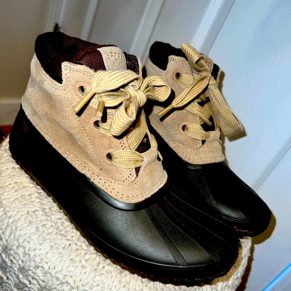 NWOT Sperrys sz 7 1/2